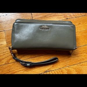 Coach Large Wallet- Green Leather- with wrist strap
